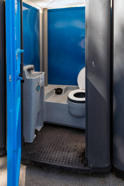Porta potty delivery and setup in Walford, IA